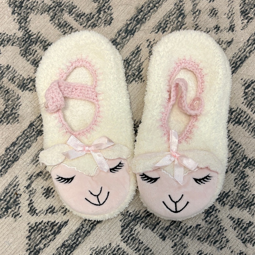 Bath & body works lambie Slippers